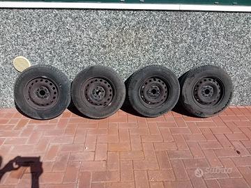 Gomme 4 stagioni con cerchi