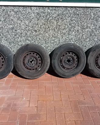 Gomme 4 stagioni con cerchi