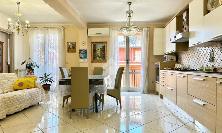 CASA INDIPENDENTE A PARETE