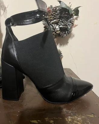 Scarpe in pelle, taglia 37.