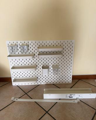 Griglia parete skadis Ikea + mensola mosslanda