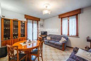 QUADRILOCALE IN PICCOLO CONTESTO