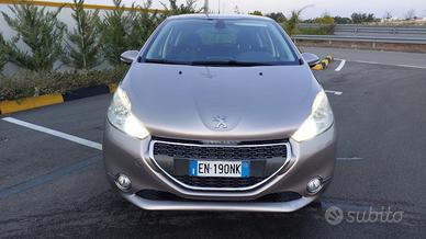 Peugeot 208 1,4 hdi ALLURE 5p
