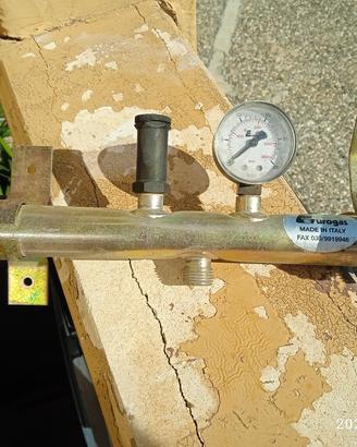 attacco per 2. bombole gas 