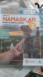 Namascar 3 libro di scuola