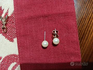 Orecchini di perle non in oro. 1 ora a 5 euro.