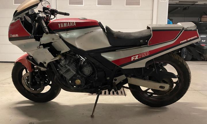 Yamaha FZ 750 - 1985 INCIDENTATA