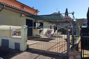 Rif. 30 appartamento piano terra vicino al mare