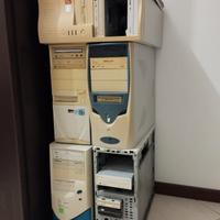 Cinque chassis con schede madre e Pentium III