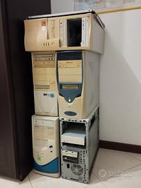 Cinque chassis con schede madre e Pentium III