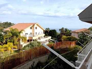 Spazioso Attico Ristutturato Garage vista Mare