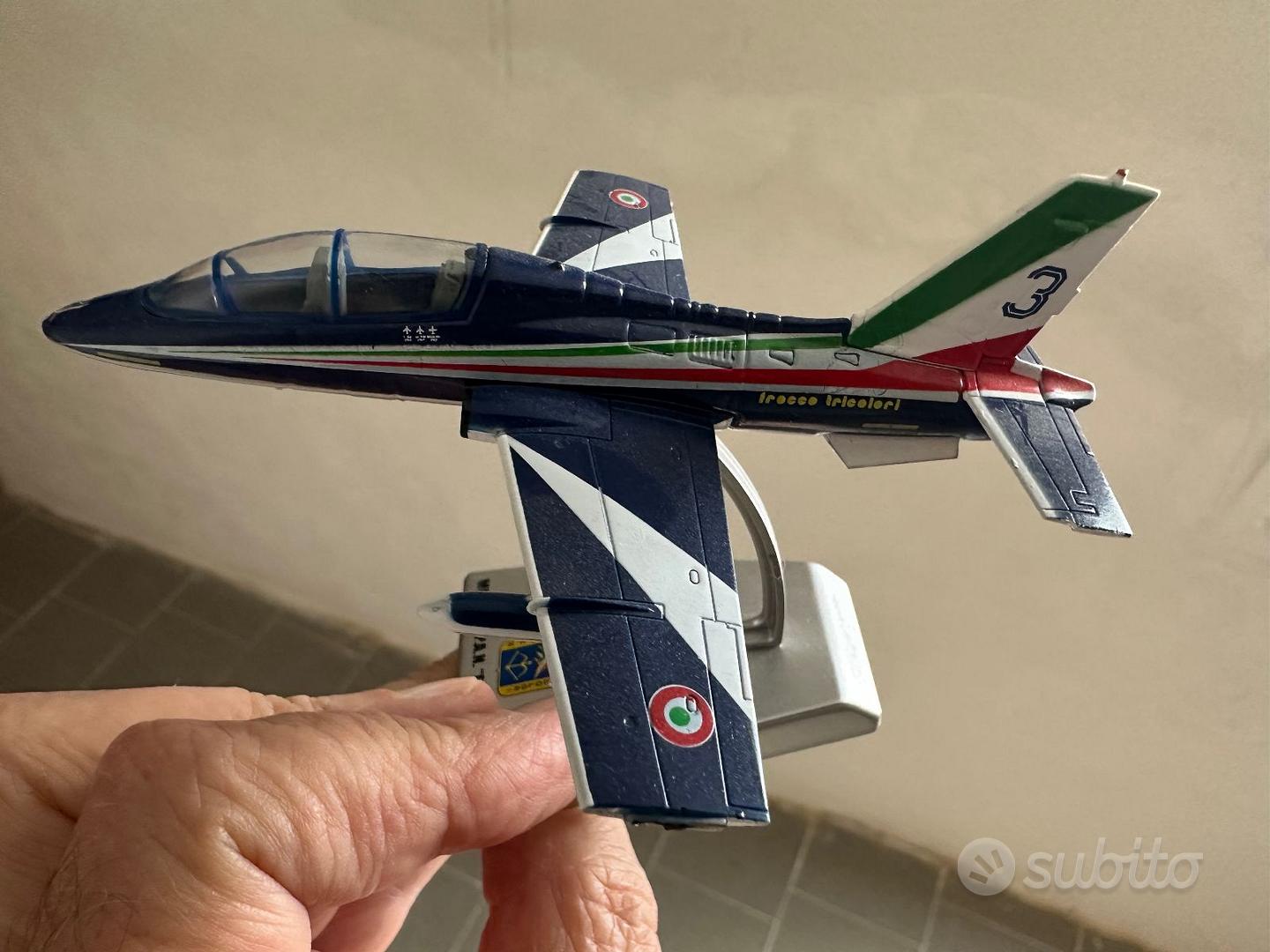 Italeri 1:100 n° 11 MB339 