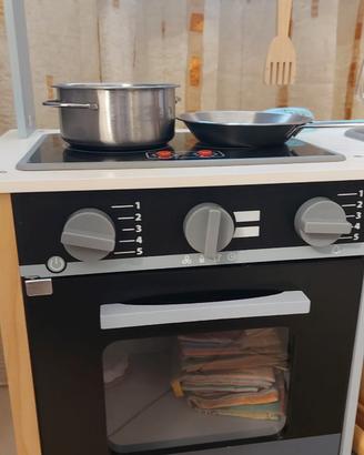 Cucina miele bimbo in legno.