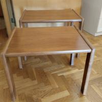  2 tavolini colore noce.