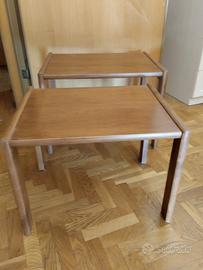  2 tavolini colore noce.