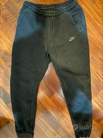 Pantaloni nike tech