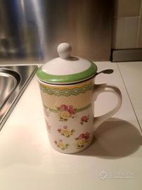 Tisaniera in porcellana. 