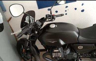 Moto Guzzi V7 Stone