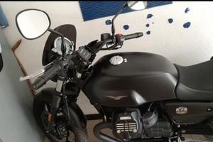 Moto Guzzi V7 Stone