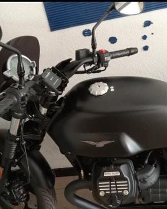 Moto Guzzi V7 Stone