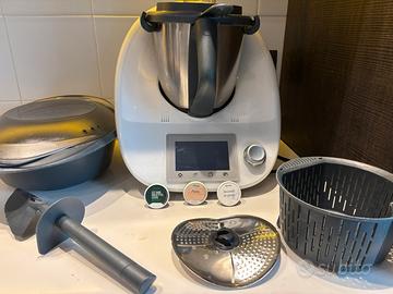 Bimby TM5 + accessori + libri e riviste ricette