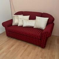 Divano sagomato bordeux L. 170 p. 78 h. 86 cm.
