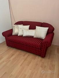 Divano sagomato bordeux L. 170 p. 78 h. 86 cm.