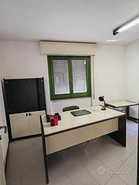 Arredo Ufficio Completo - Scrivania e Armadio