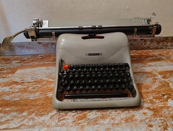 Macchina da scrivere Olivetti Lexicon 80