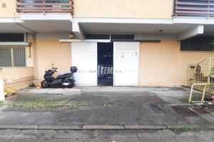 Magazzino con Resede Privata e Giardino a Viareggi