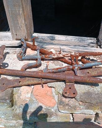 Antichi catenacci  per porte