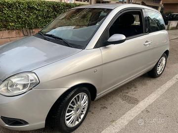 lancia y