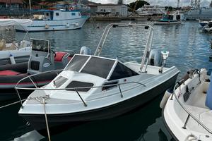 Barca a motore da pesca