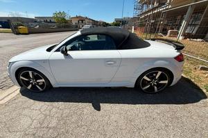 AUDI TT ROADSTER 40 TFSI S LINE