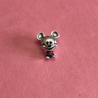 PANDORA Disney Charm Mickey con pantaloni rossi