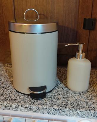 Ikea pattumiera + portasapone 