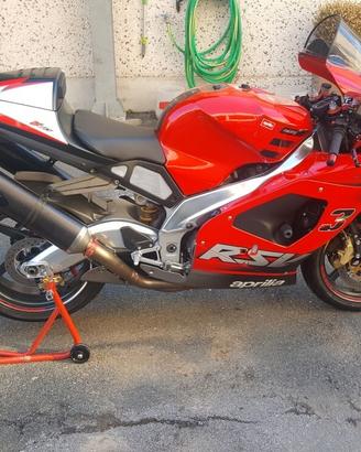 Aprilia RSV 1000 AKRAPOVIC - consegna a domicilio