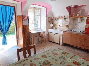 CASA SEMINDIPENDENTE A CAMANDONA