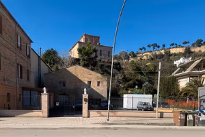 Piazzale commerciale fronte ss16 Grottammare (AP)