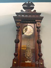 Orologio a pendolo con decoro acquosa