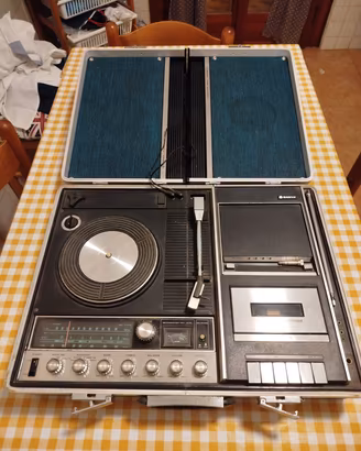Sistema stereo portatile 4 in 1 Sanyo vintage 70