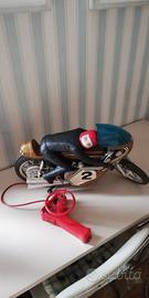 Moto Honda vintage con comando a filo 