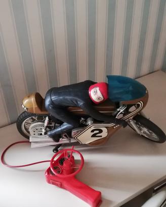 Moto Honda vintage con comando a filo 