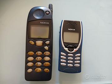 2 CELLULARI RETRO ANNI '90 NOKIA 5110 e 8210