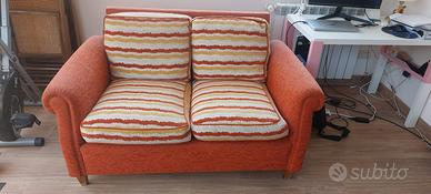 Divano 2 Posti Arancione a Righe - Stile Vivace