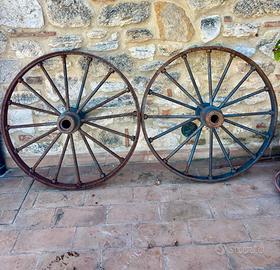 Coppia di ruote carro, antiche.