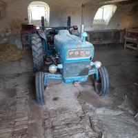 trattore Ford