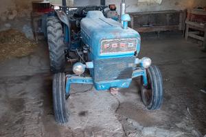 trattore Ford