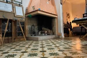 Fabbricato su due livelli con doppia esposizione