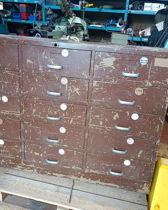 Cassettiere in ferro